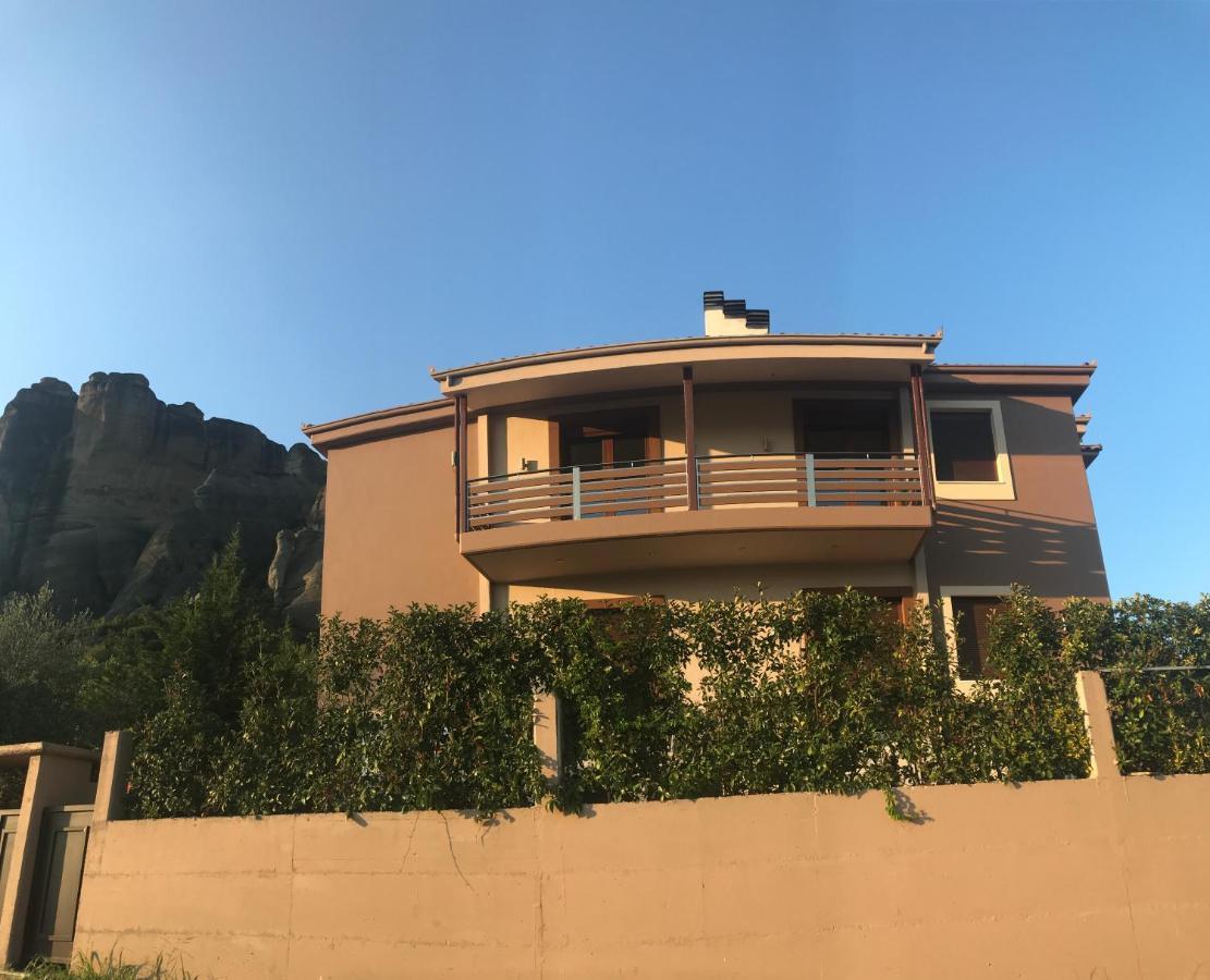 Villa Under Meteora กาลัมปากา ภายนอก รูปภาพ