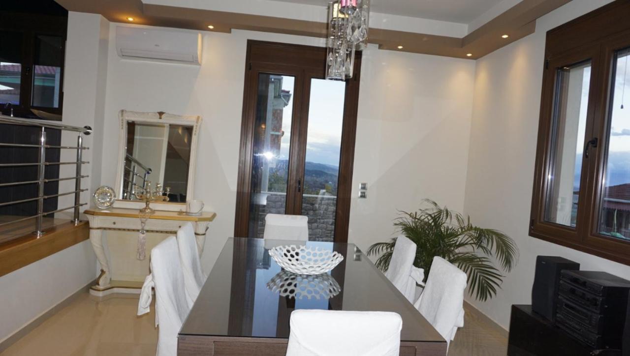 Villa Under Meteora กาลัมปากา ภายนอก รูปภาพ