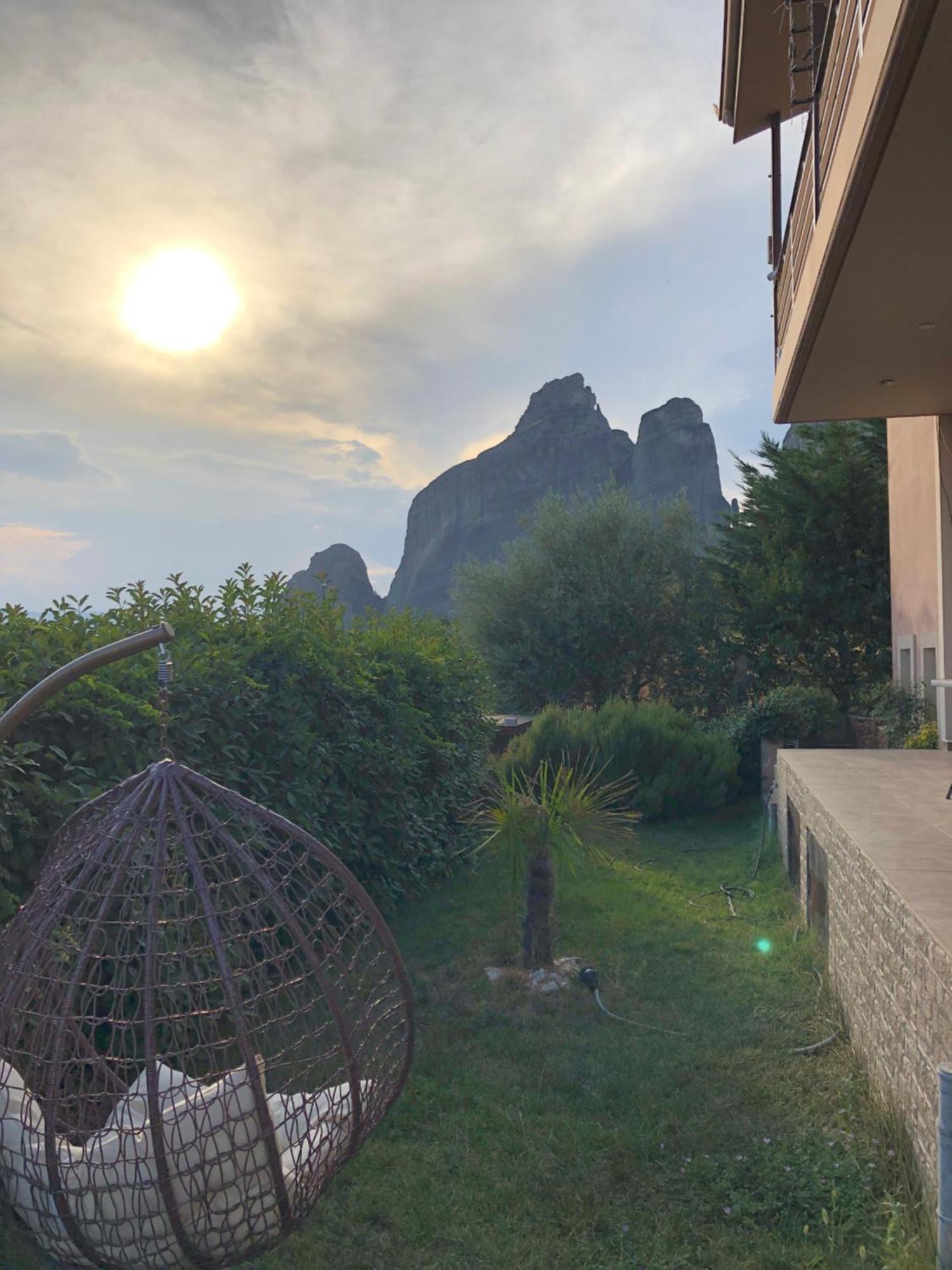 Villa Under Meteora กาลัมปากา ภายนอก รูปภาพ
