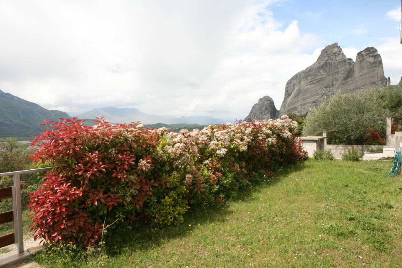 Villa Under Meteora กาลัมปากา ภายนอก รูปภาพ